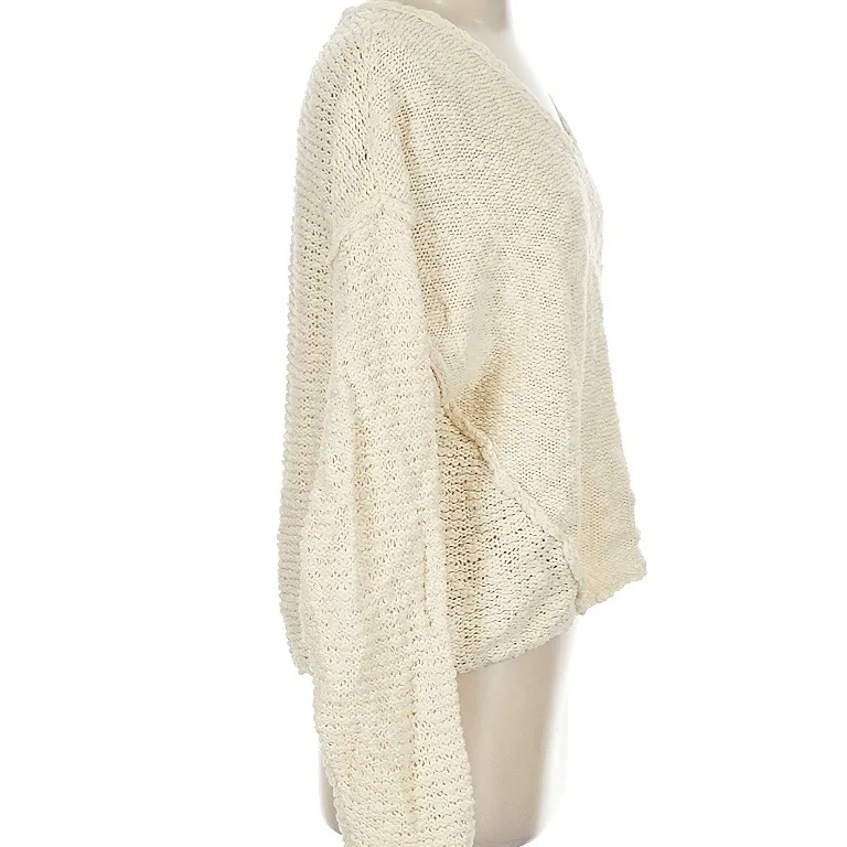 Universal Thread Women's Cream Sweater Size Medium - Image 3