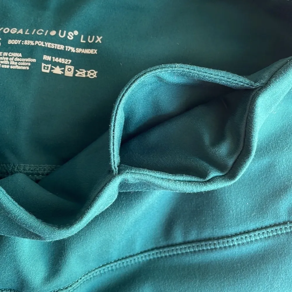 Yogalicious Lux Cropped Leggings - Image 4