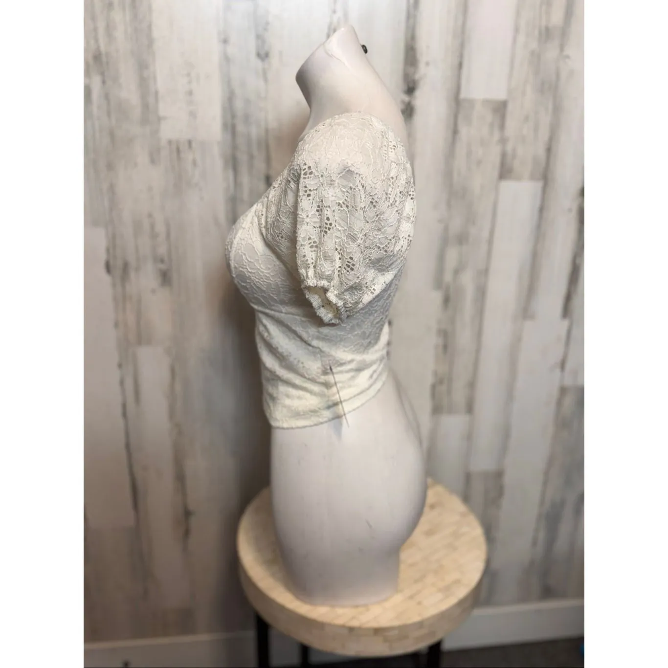 No Boundaries  White Lace Puff Sleeve Top | Keyhole Front Stretchy Fitted Blouse - Image 3