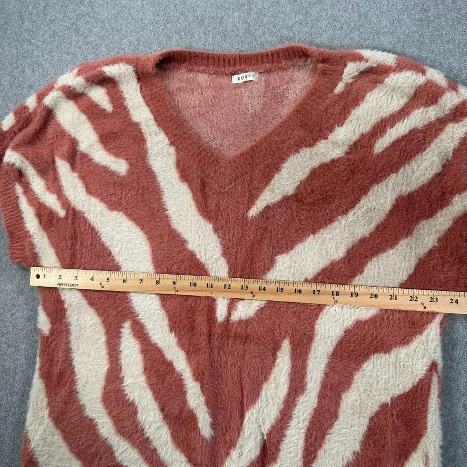 Kori Fuzzy Zebra Sweater Top Women's XL Short Sleeve V-Neck Rose Pink - Image 6