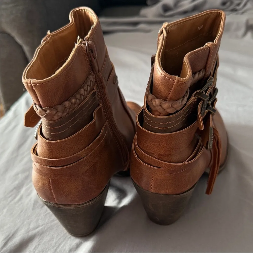 $80 NEW Jellypop Women's Jennifer  Heeled Ankle Boots western 10 - Image 6