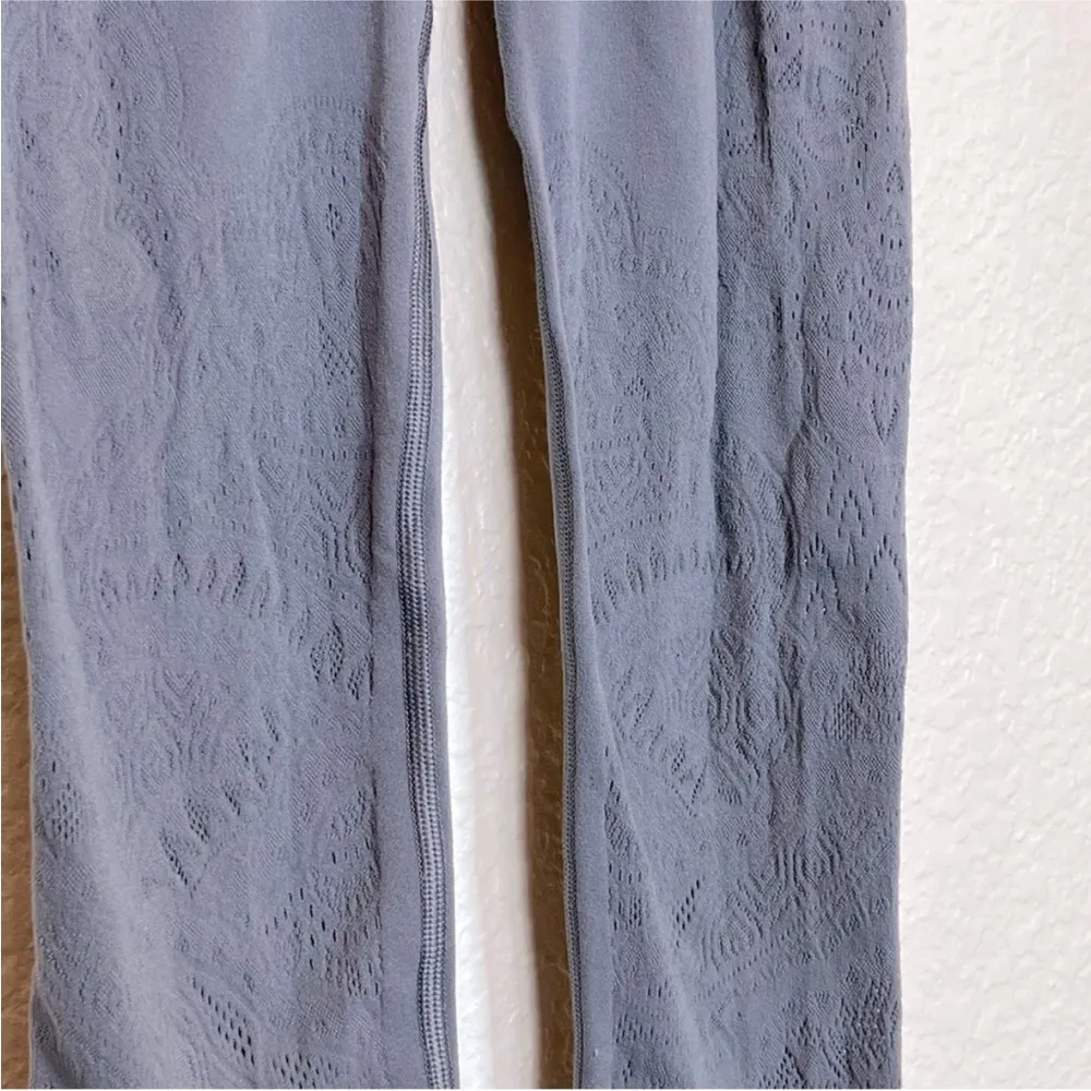 Lululemon Reveal Tight Zen Expression Leggings in Solar Grey size 2 - Image 6