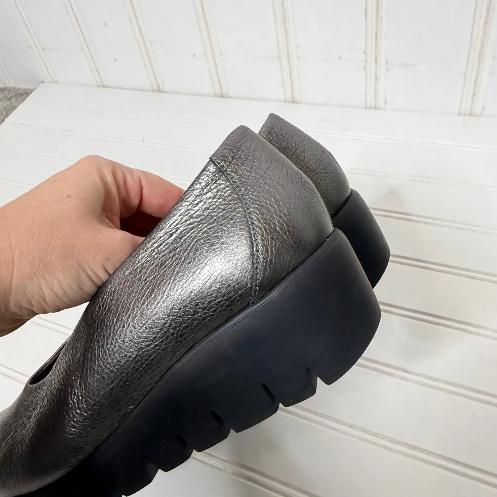 Wondersfly Metallic Pewter Leather Wedge Slip On Shoes Women Size 8.6 Silver - Image 8