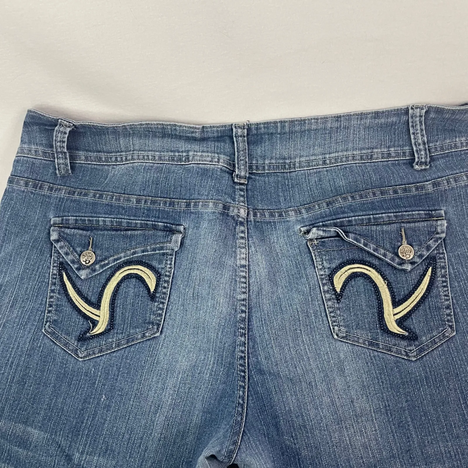 Cute 5ive Jean Shorts Denim Bermuda Shorts Womens Embellished Pockets Sz 22 FLAW Blue - Image 4