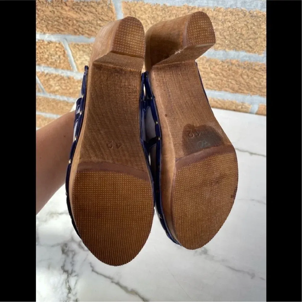 Sanita Distressed Nubuck Clog w/ Velvet
Trim 42/11 Gray - Image 6