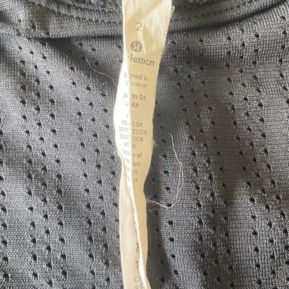 Train to be short sleeve shirt *black *size two - Image 3