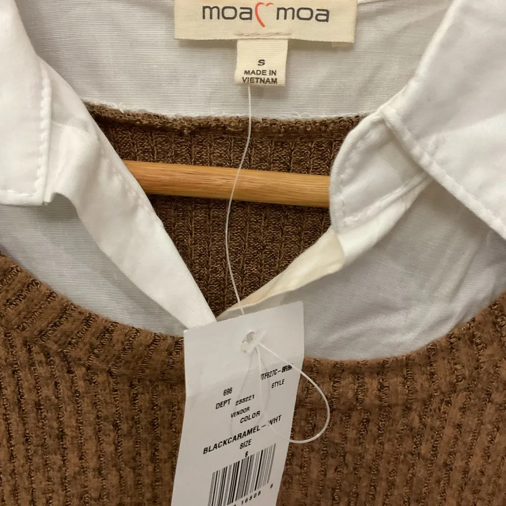 Moa Moa Tan Sweater with White Layered Shirt - Image 2