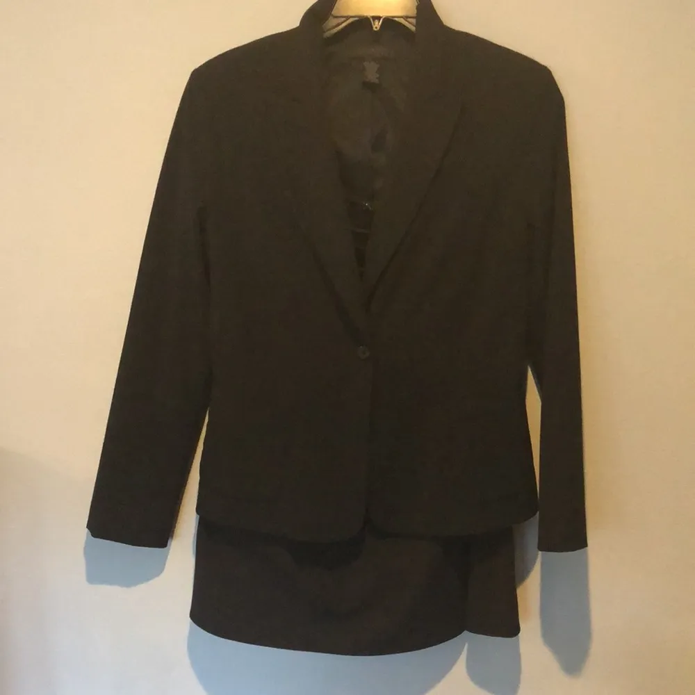 The limited suit jacket and skirt, size large/14 - Image 13