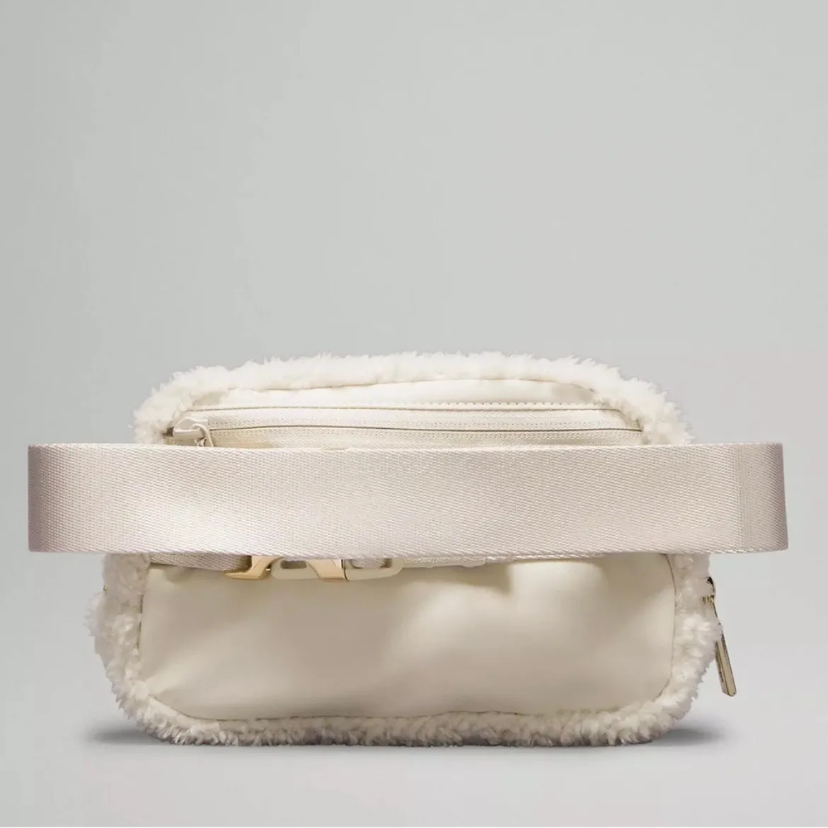 Lululemon Everywhere Belt Bag 1L Fleece White & Gold - Image 2