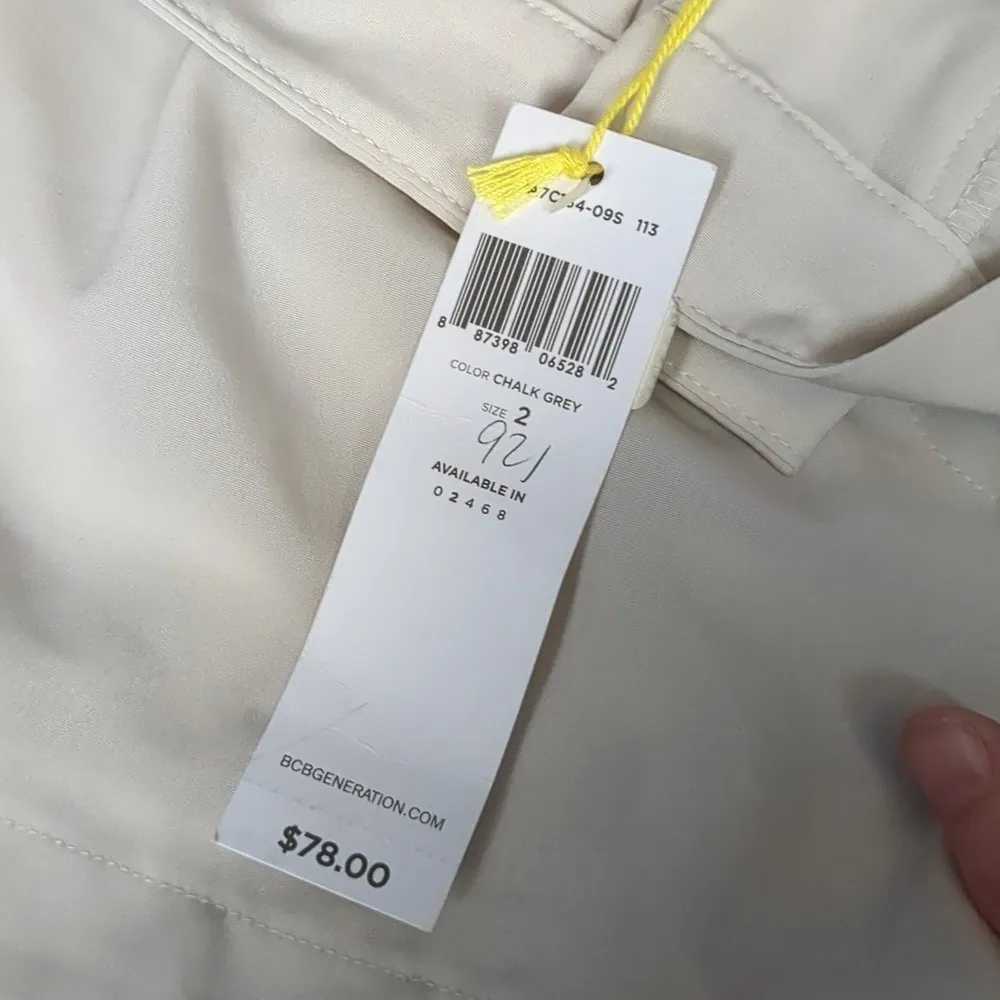 BCBGENERATION cream black shorts size 2 - Image 3