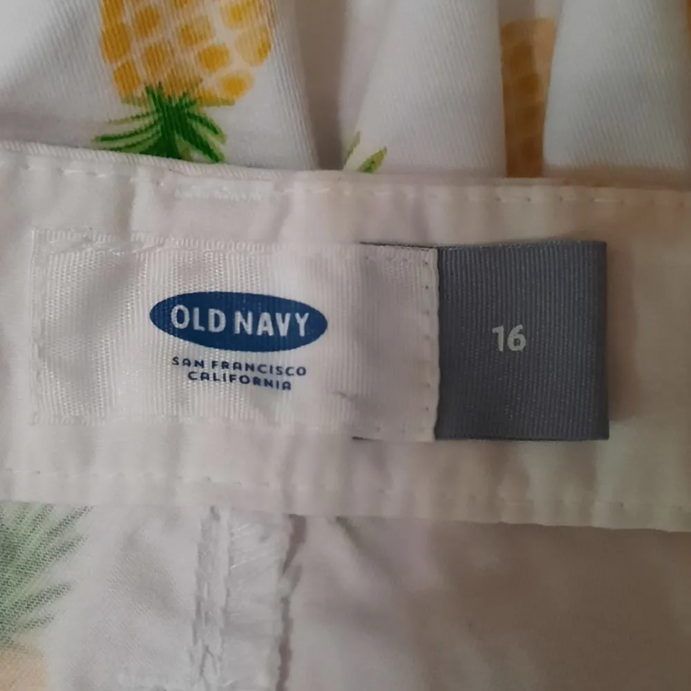 Old Navy Pineapple Shorts Size 16 - Image 4