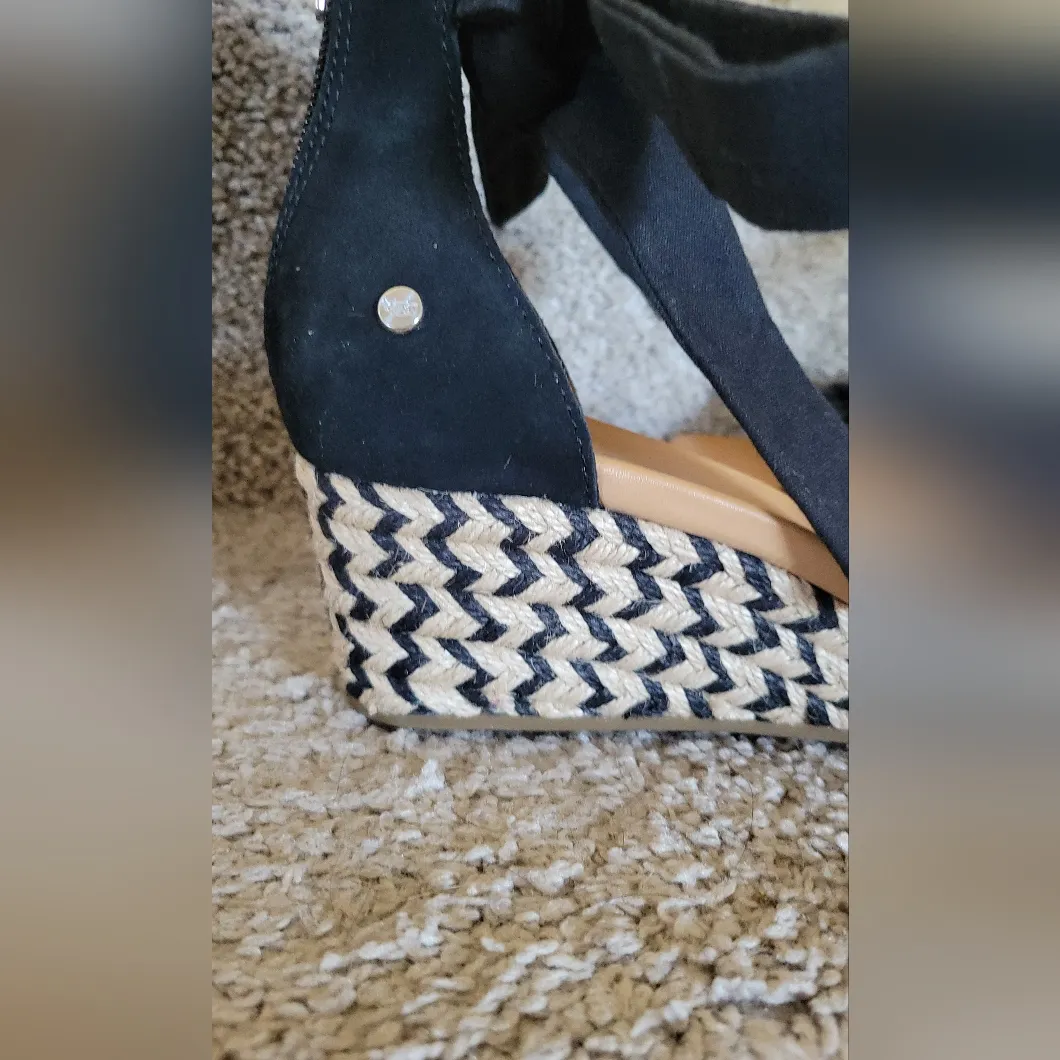 UGG Yarrow Black espadrille Wedge Sandals size 8 - Image 13