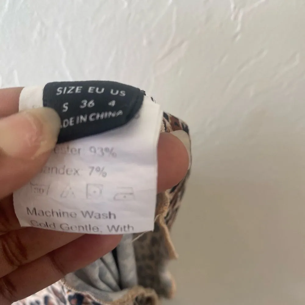 SHEIN tan black leopard cropped long sleeve shirt top with v neck ruch neckline - Image 7