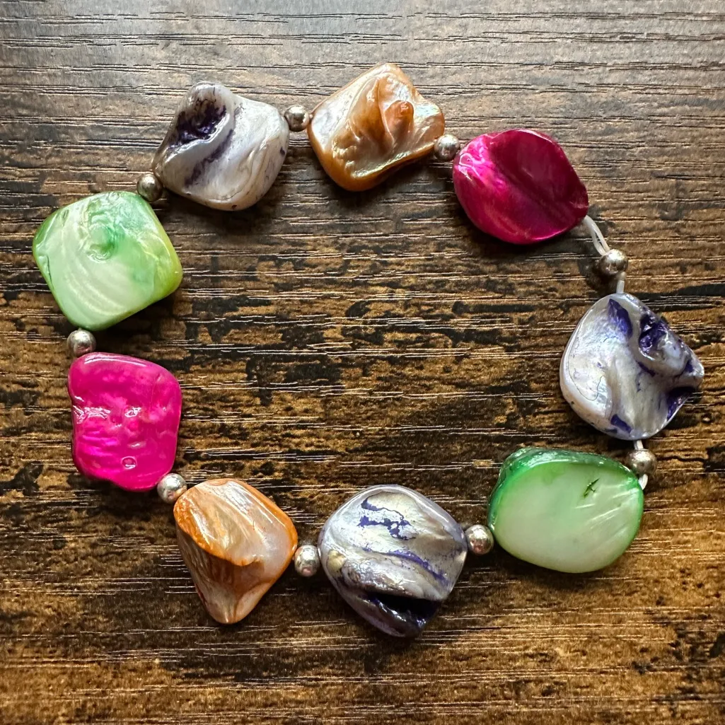 VINTAGE Mother of Pearl Multicolor Bracelet and Necklace Set Blue - Image 3