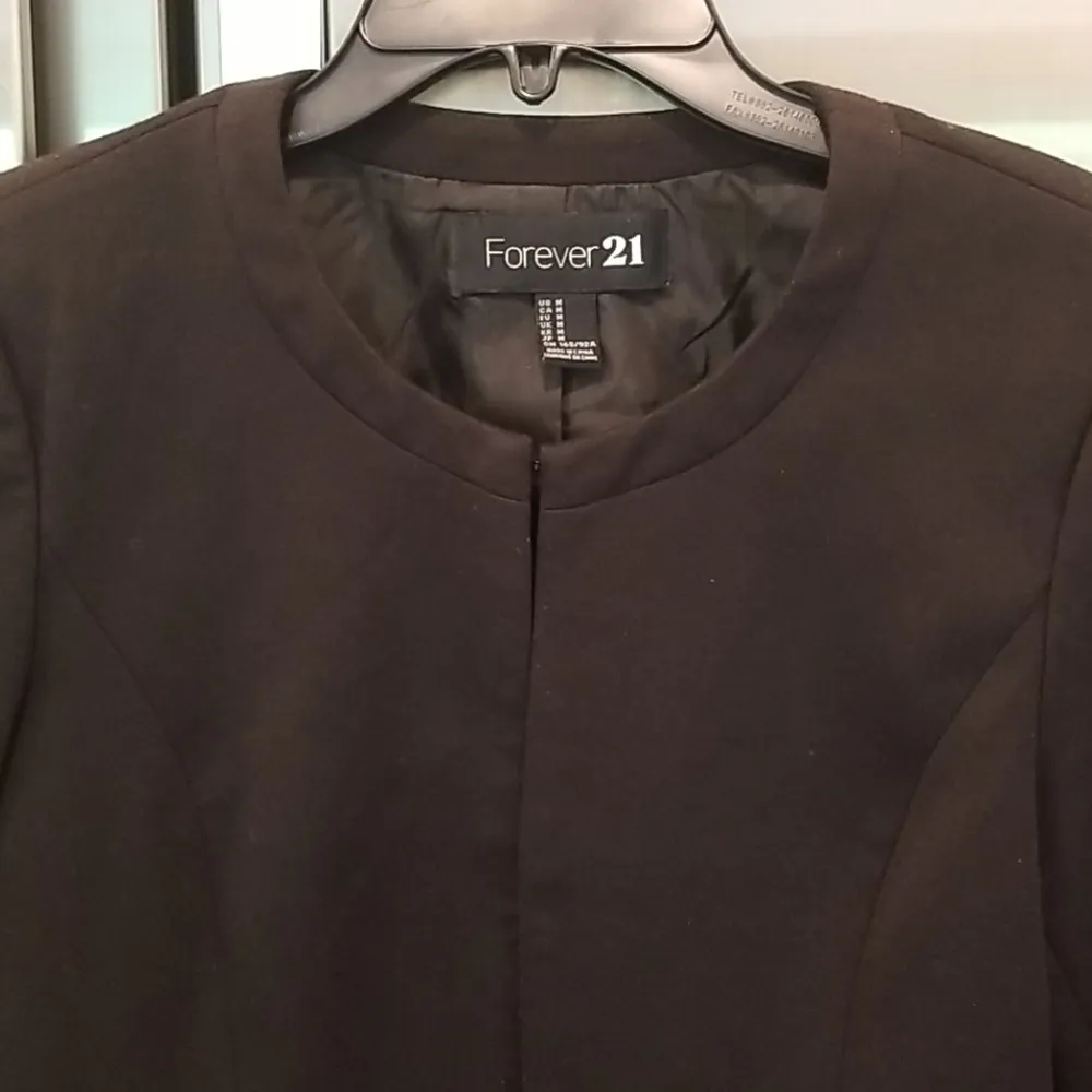 💕FOREVER 21💕 Cropped Black Blazer - Image 4