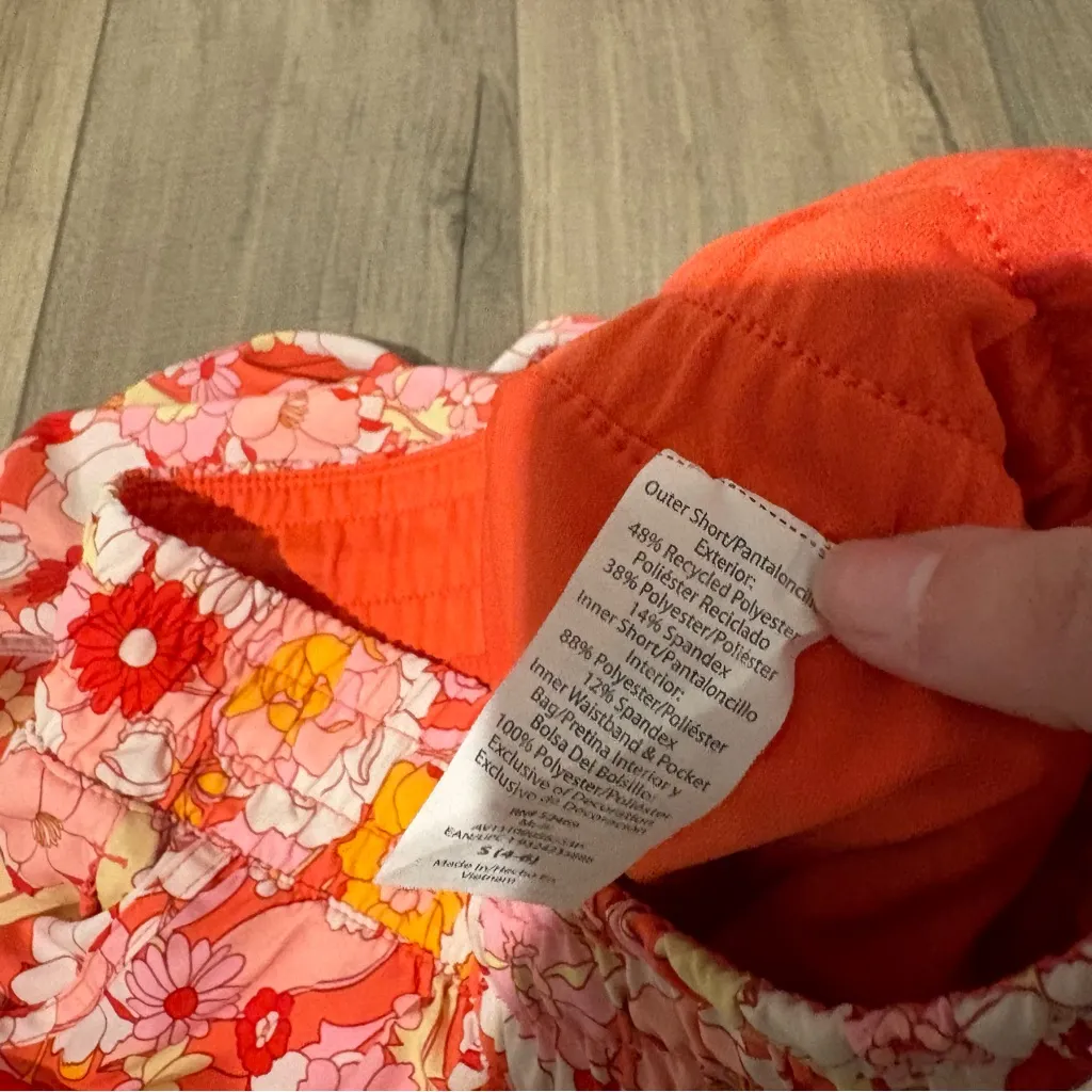 Avia Floral Active Scrunch Smocked Shorts Red Pink‎ size Small - Image 6