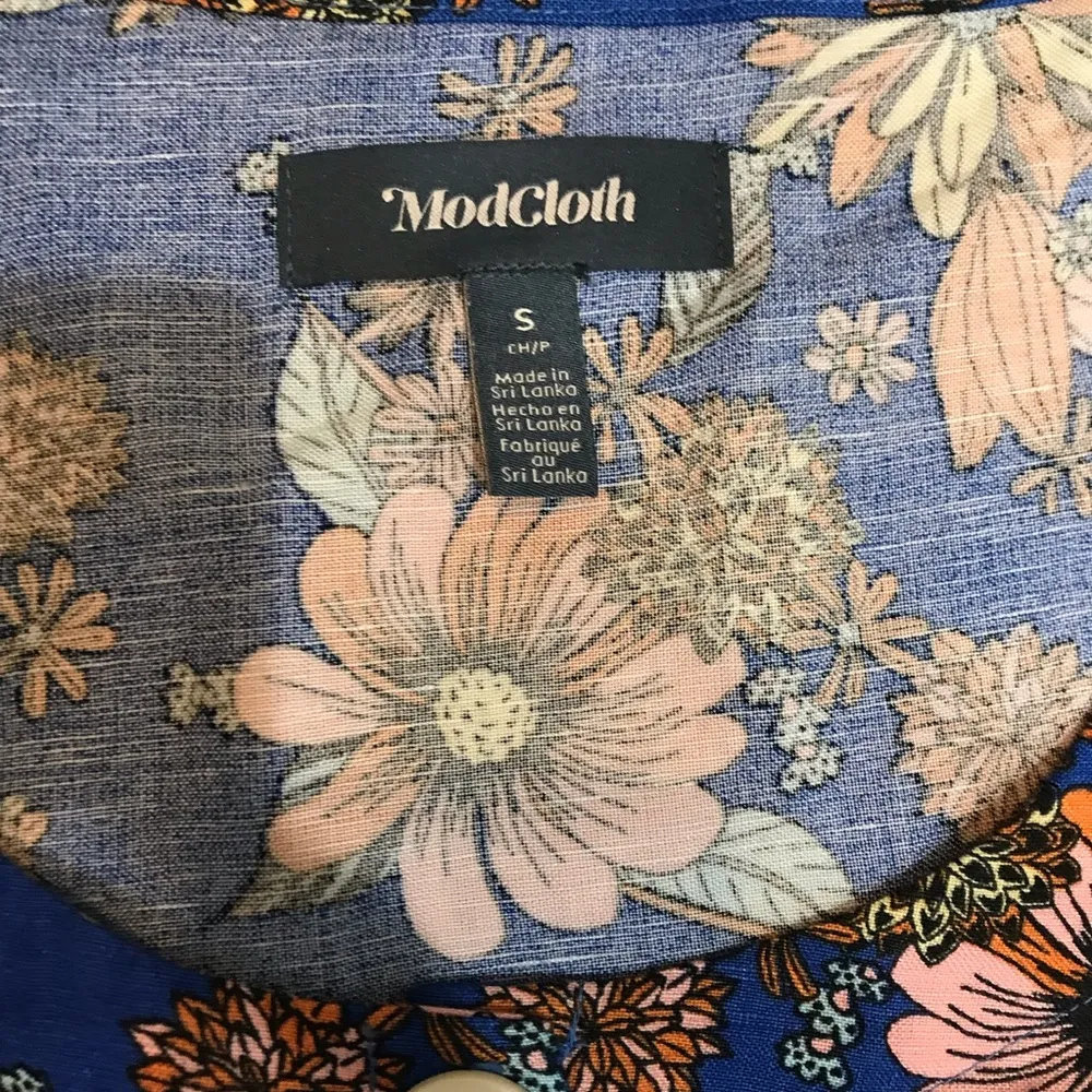 ModCloth Breezy Days On My Mind Button-Up Crop Top S blue floral flowers - Image 4