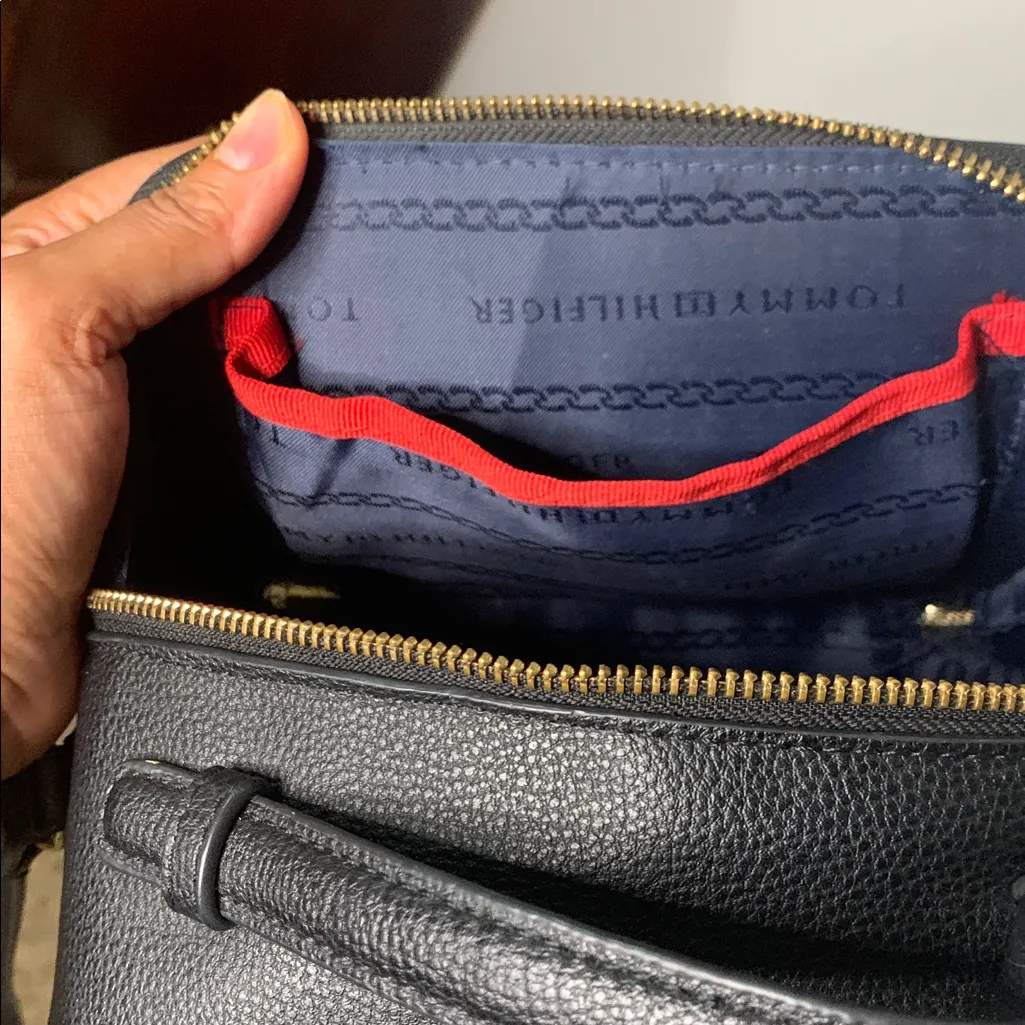 Tommy Hilfiger Black Travel Bag - Image 4