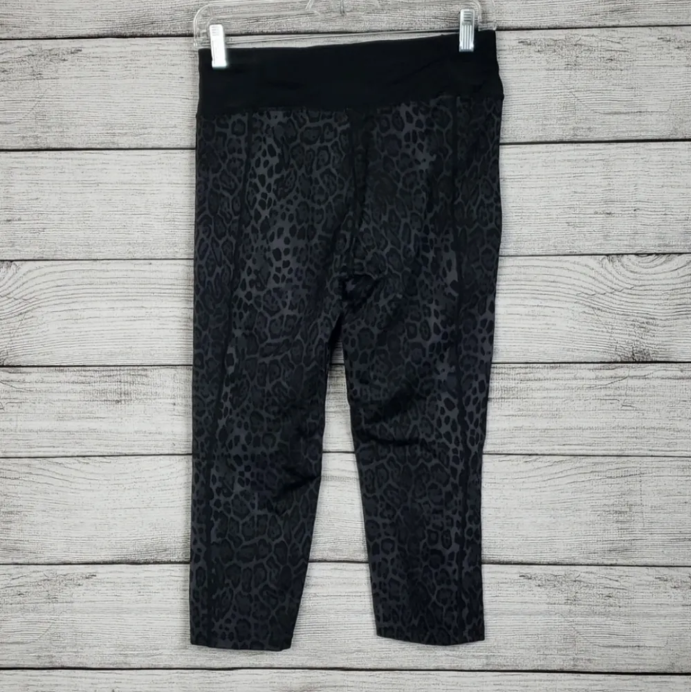 Betsey Johnson Black Leopard Cheetah Print Capri Leggings - Image 3