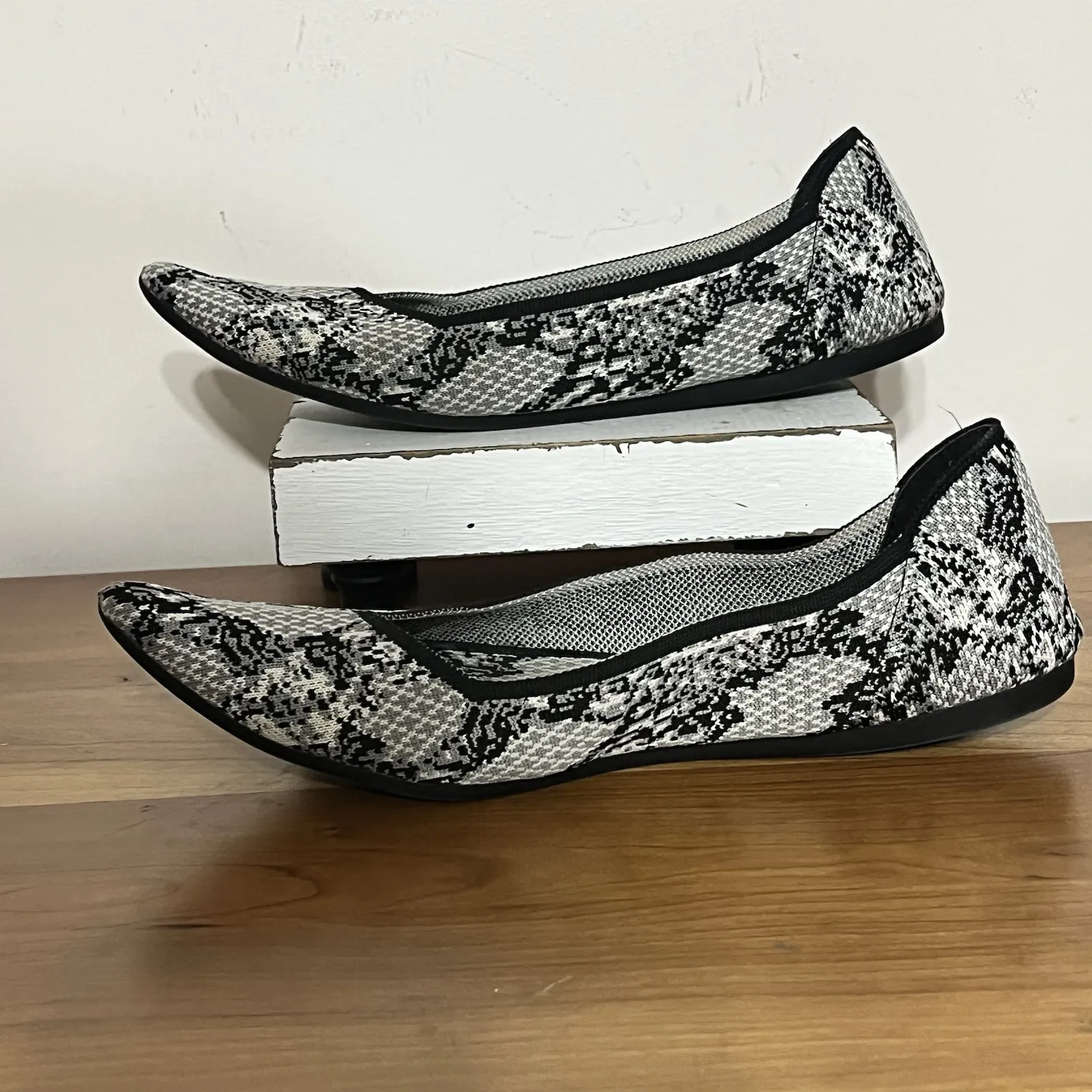Steven By Steve Madden Pointed Toe Ballet Flats Black & White Size 9.5 M - Image 2