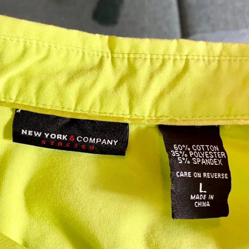 New York & Company Green Button Down Size L - Image 4