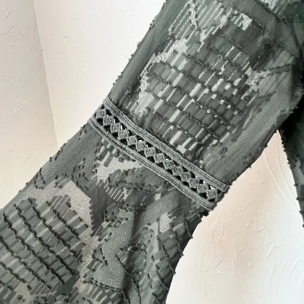 Neiman Marcus bell sleeve textured tassel dress▪️size S - Image 4