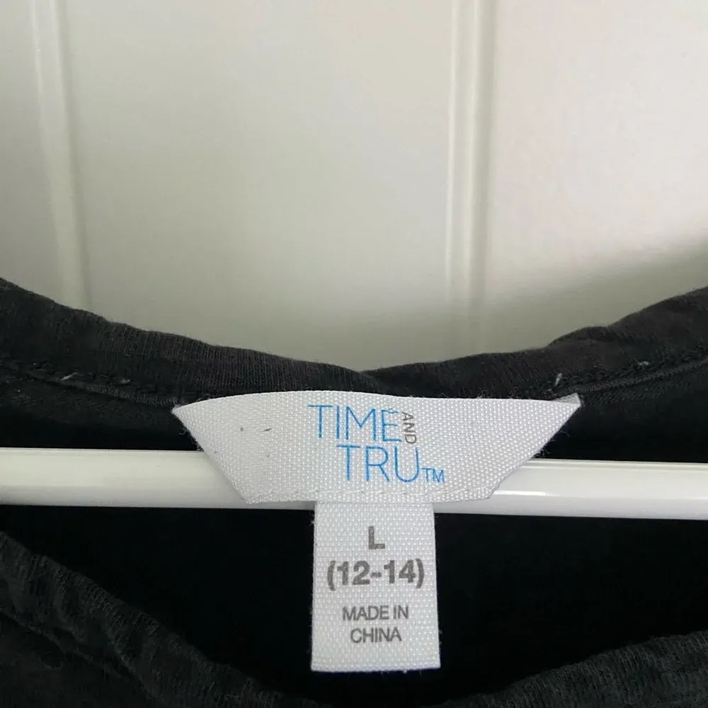 EUC |‎ Time & Tru women’s black cinched side top — large - Image 3