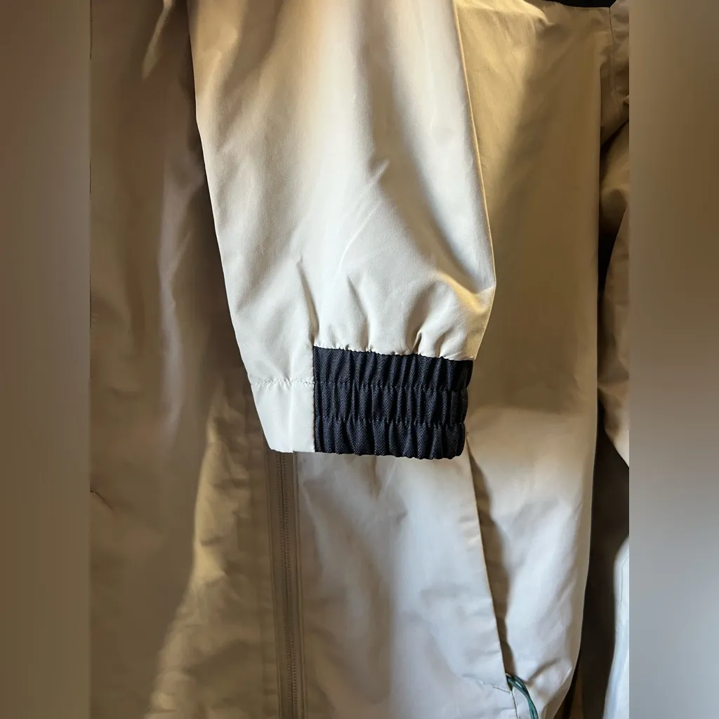 Women’s The North Face XS Windbreaker - Image 8