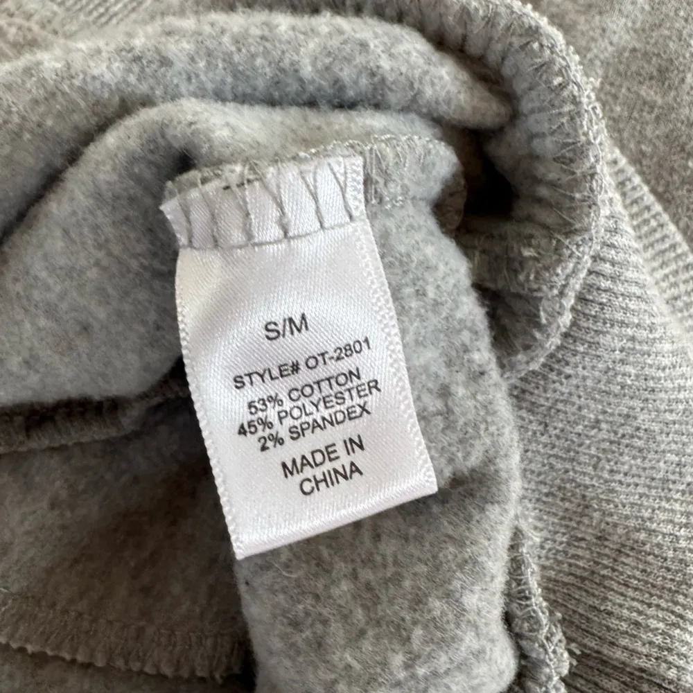 Zenana Outfitters Gray Sweatshirt With Pockets Size S/M - Image 4