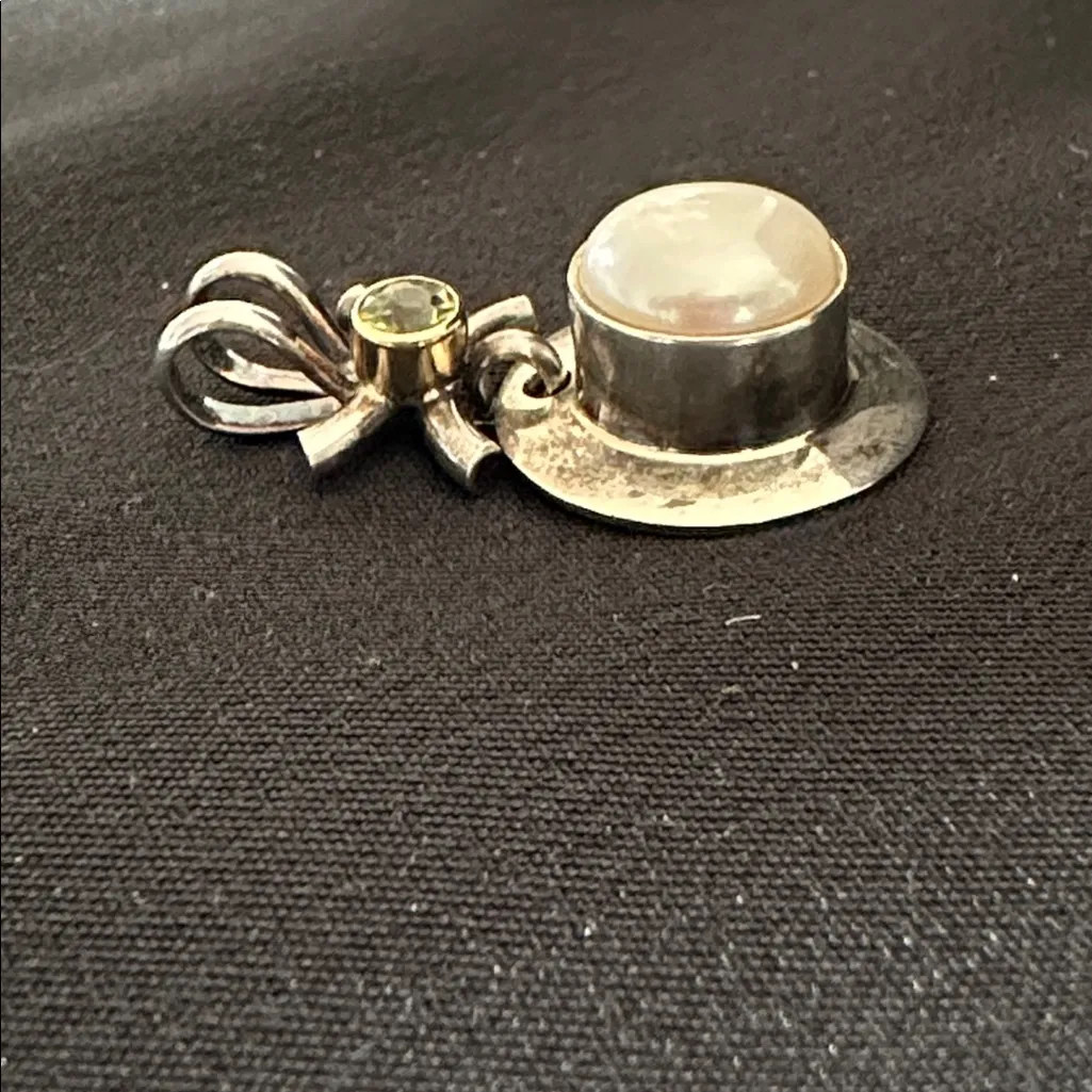 Robert Nilsson EUC sterling pendant with genuine pearl and peridot gemstone Silver - Image 3