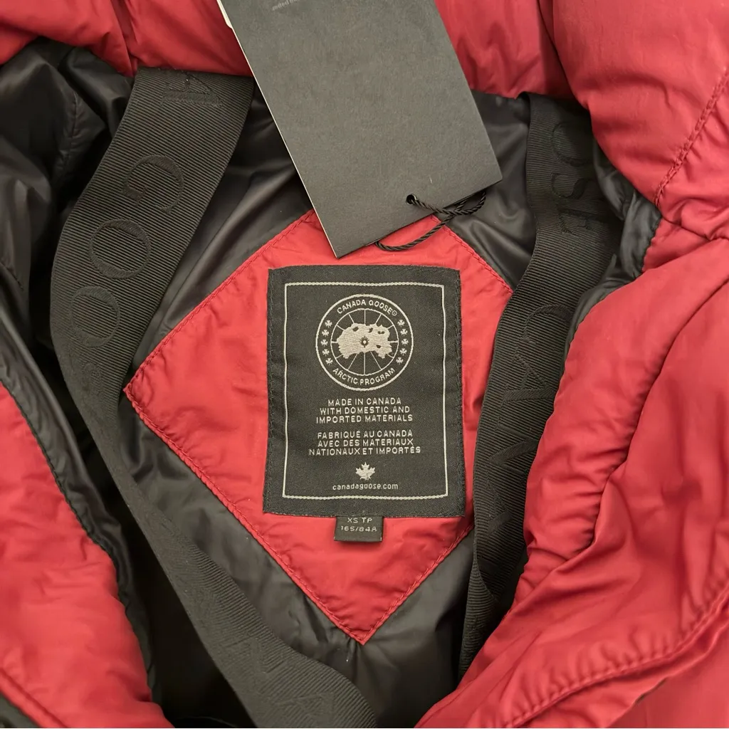 BRAND NEW CANADA GOOSE JUNCTION PARKA! - Image 4