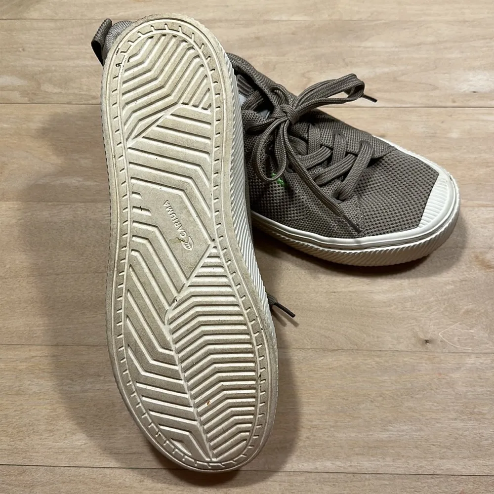 Cariuma IBI Low Knit Sneaker Sz 7 White - Image 9