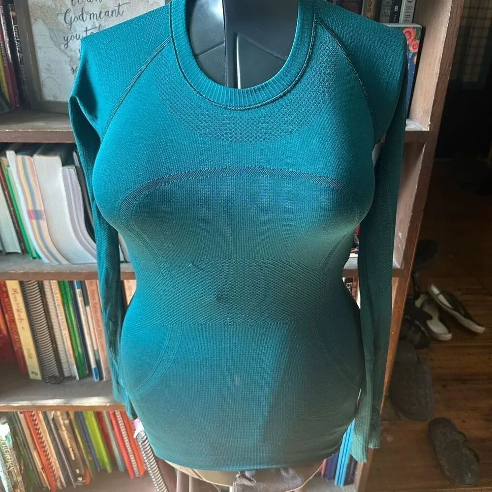 Lululemon Swiftly tech Athleisure size 4 long sleeve top - Image 3