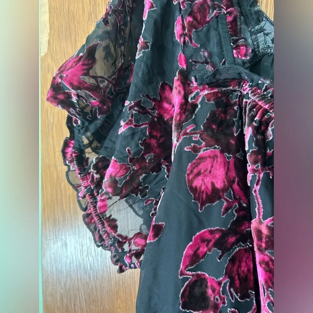 Torrid size 4 Babydoll pink/red crushed Velvet Tiered babaydoll Top sheer sleeve - Image 9