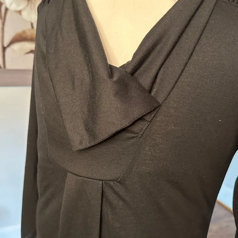 Casual black dress with front pockets - Image 2