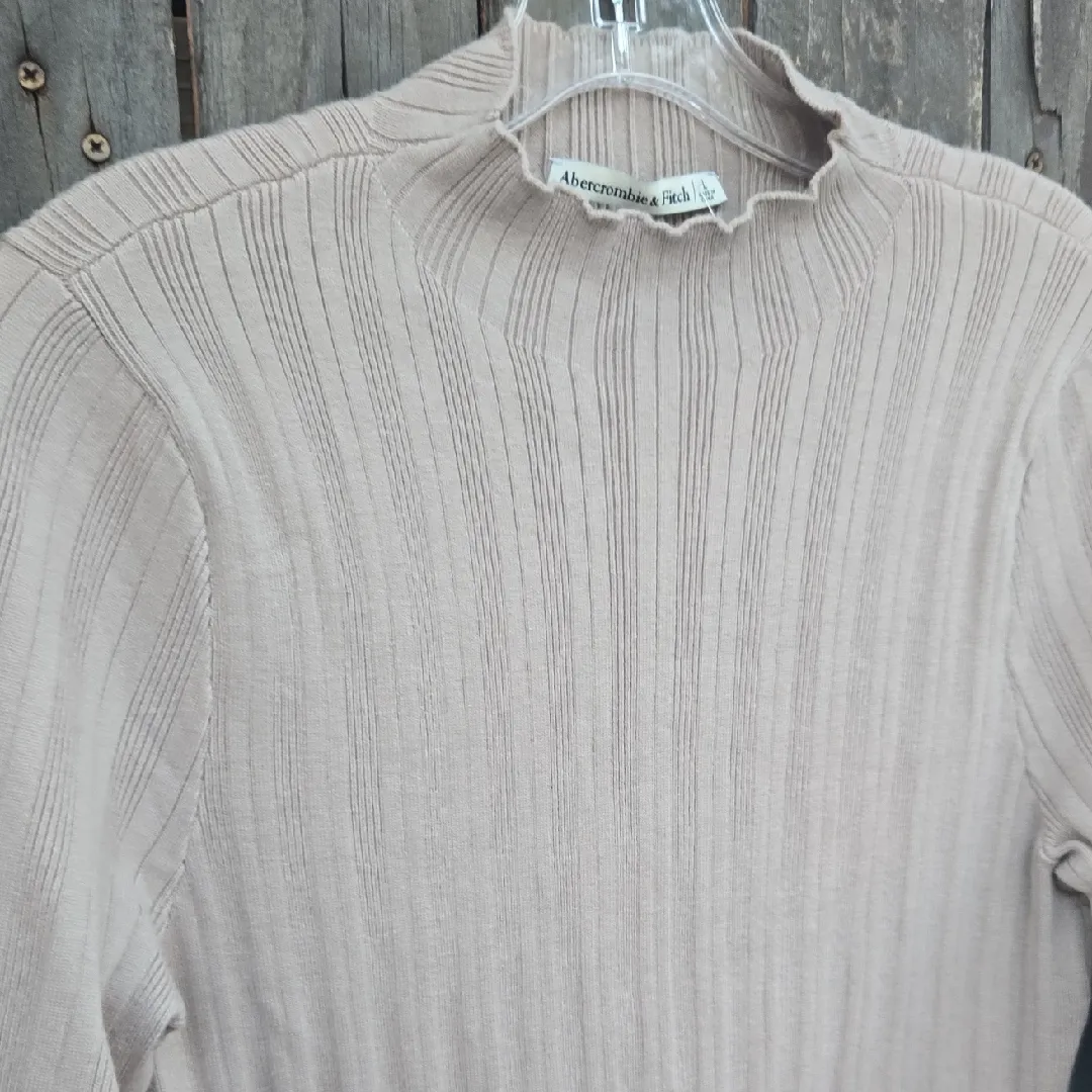 Abercrombie & Fitch  Beige Knit Dress - Image 4