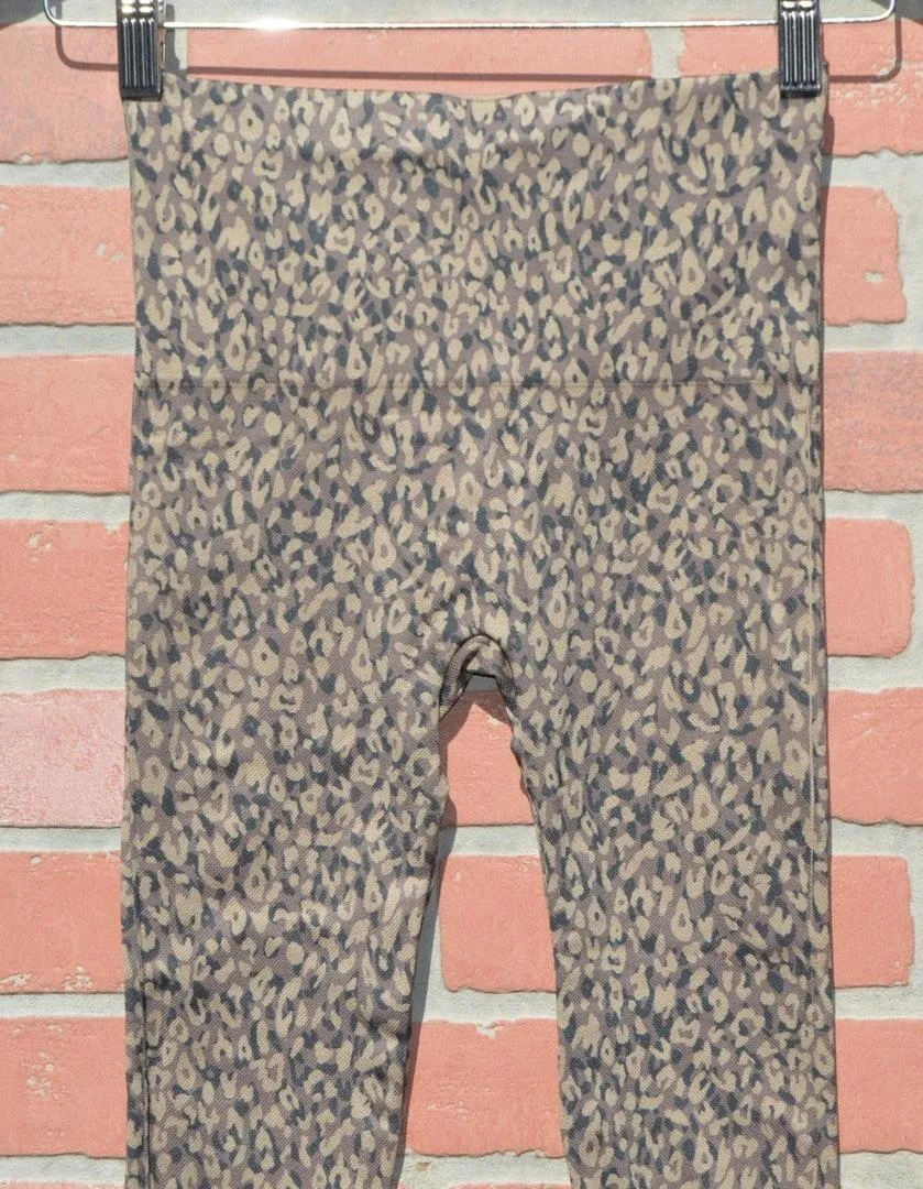 Seamless Leggings in Mini Leopard - Image 6