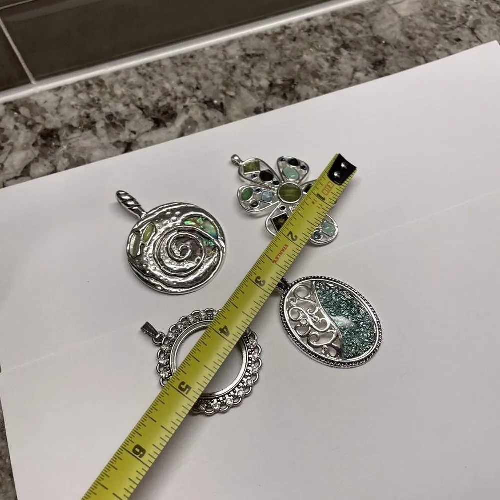 Lot Of 4 Pretty Costume Pendants / Charms - Image 10