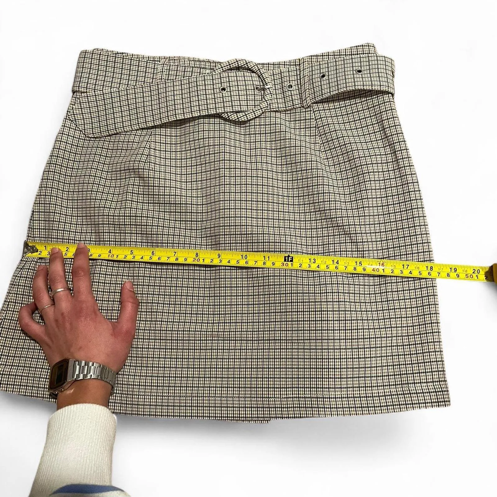 Charlie Holiday Cream and black plaid mini skirt with belt. size 6 - Image 6