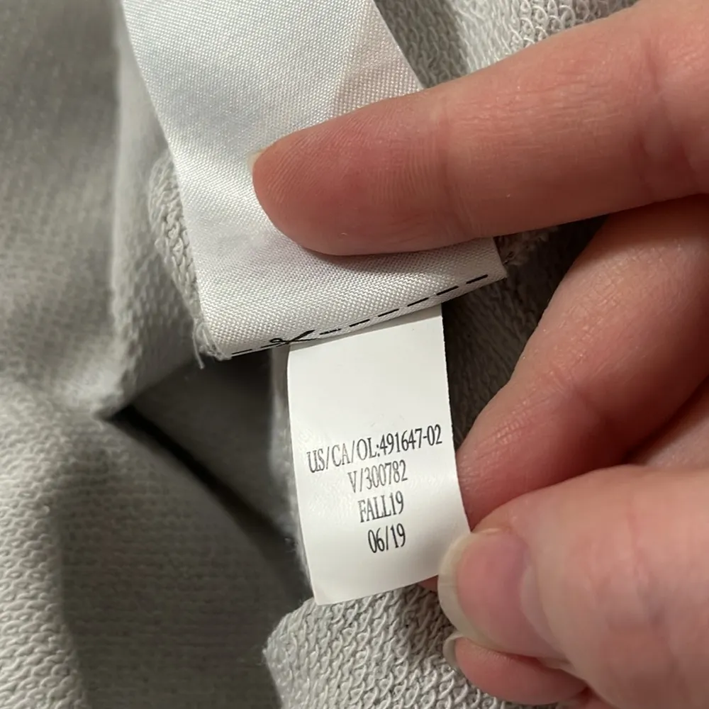 Banana Republic Factory Crewneck Long Sleeve Gray White Snakeskin tee size M Size M - Image 9