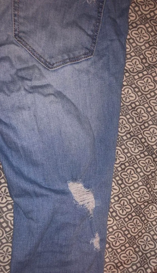 Hollister Ripped Jeans - Image 8