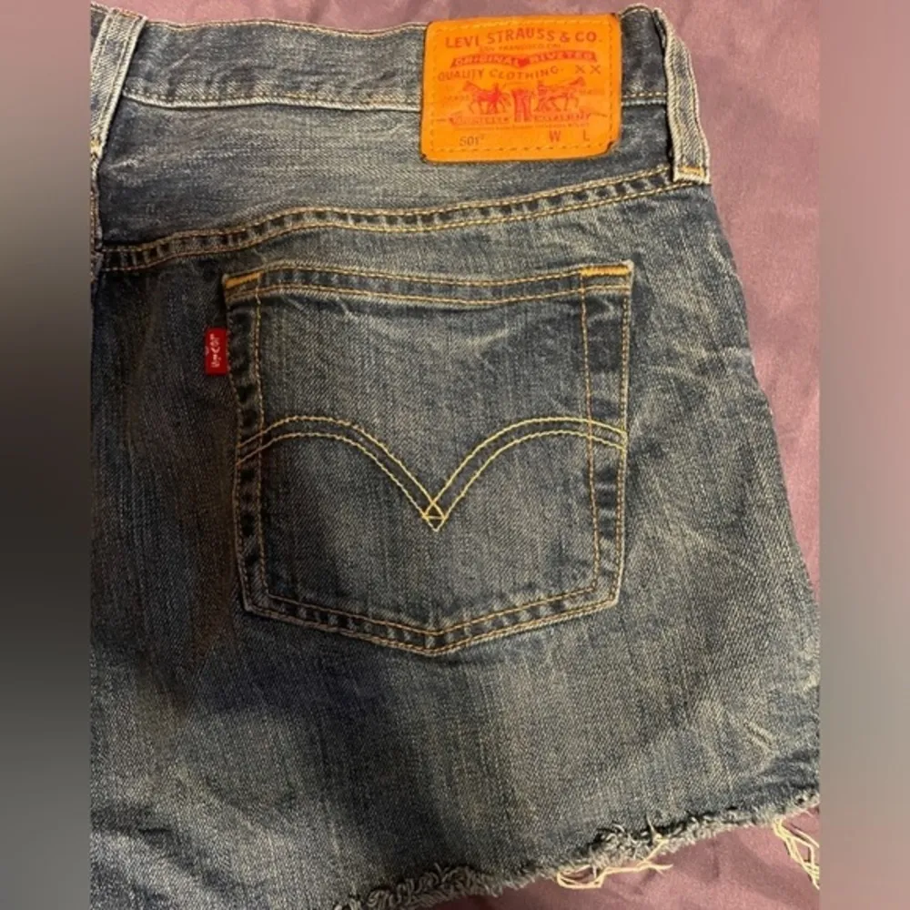 Levi’s 501 Jean Shorts Button Up Raw Hem Size 26 - Image 5