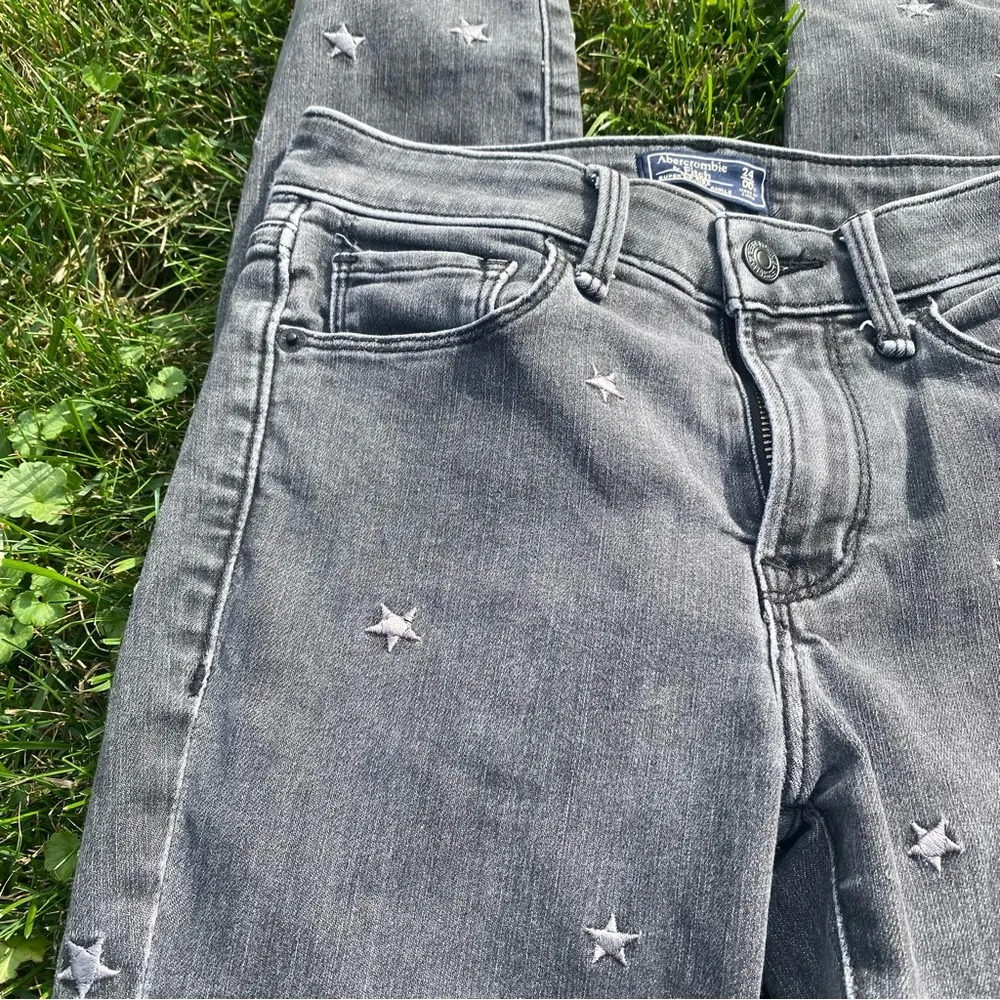 Abercrombie & Fitch Mid Rise Super Skinny Ankle Jeans Stars Black Gray - Image 3
