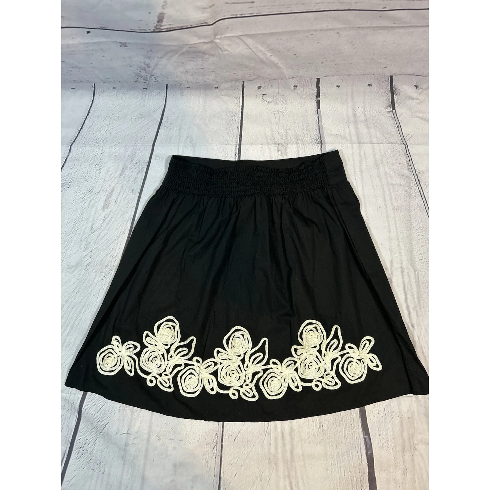 W Wrapper Black Swing Skirt White Ribbon Applique Women’s Size M Knee Length - Image 2