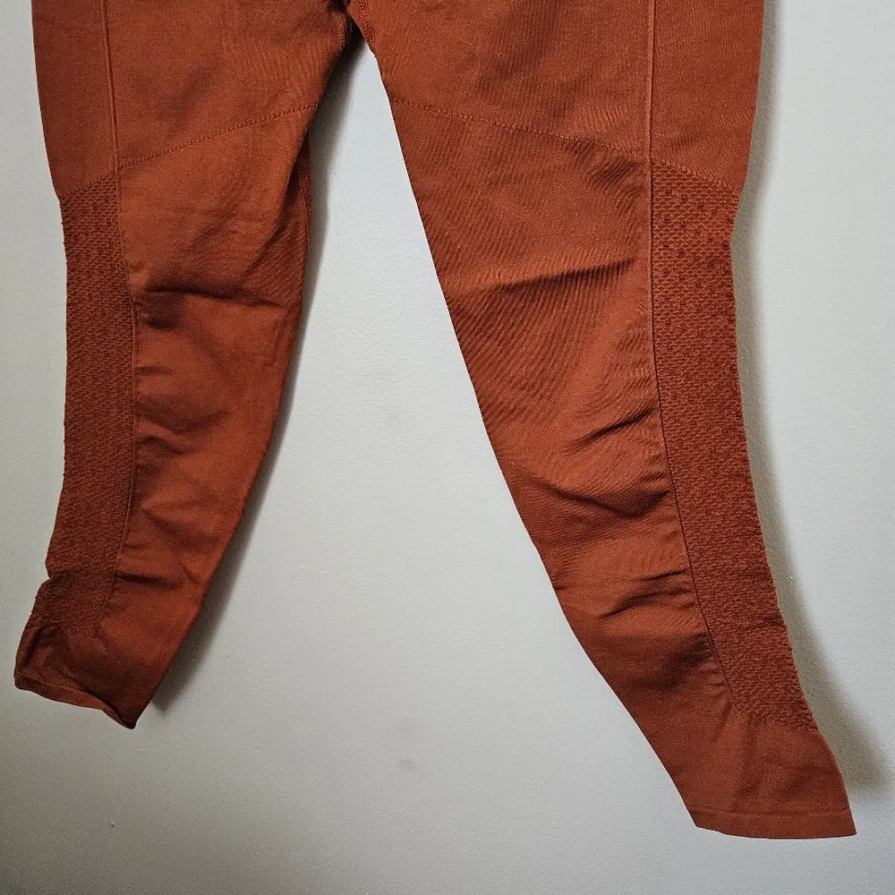 Fabletics Sync Seamless High-Waisted Legging Burnt Brick Athleisure Workout - Image 2