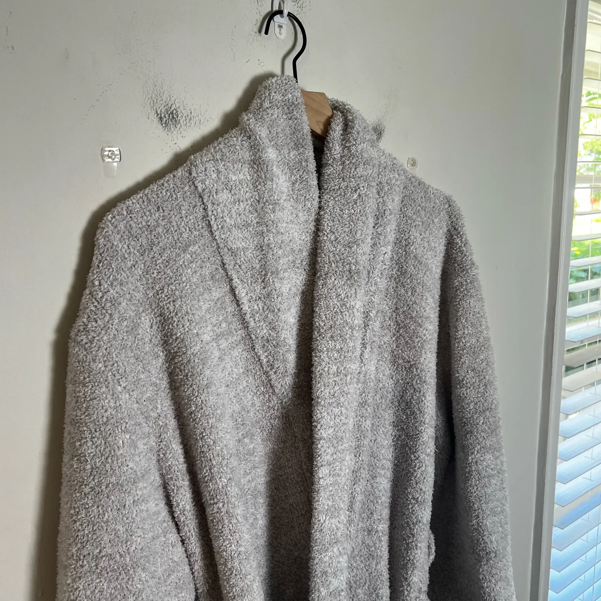 BAREFOOT DREAMS- CozyChic Heathered Adult Robe Grey White Comfort Bath Shower - Image 3