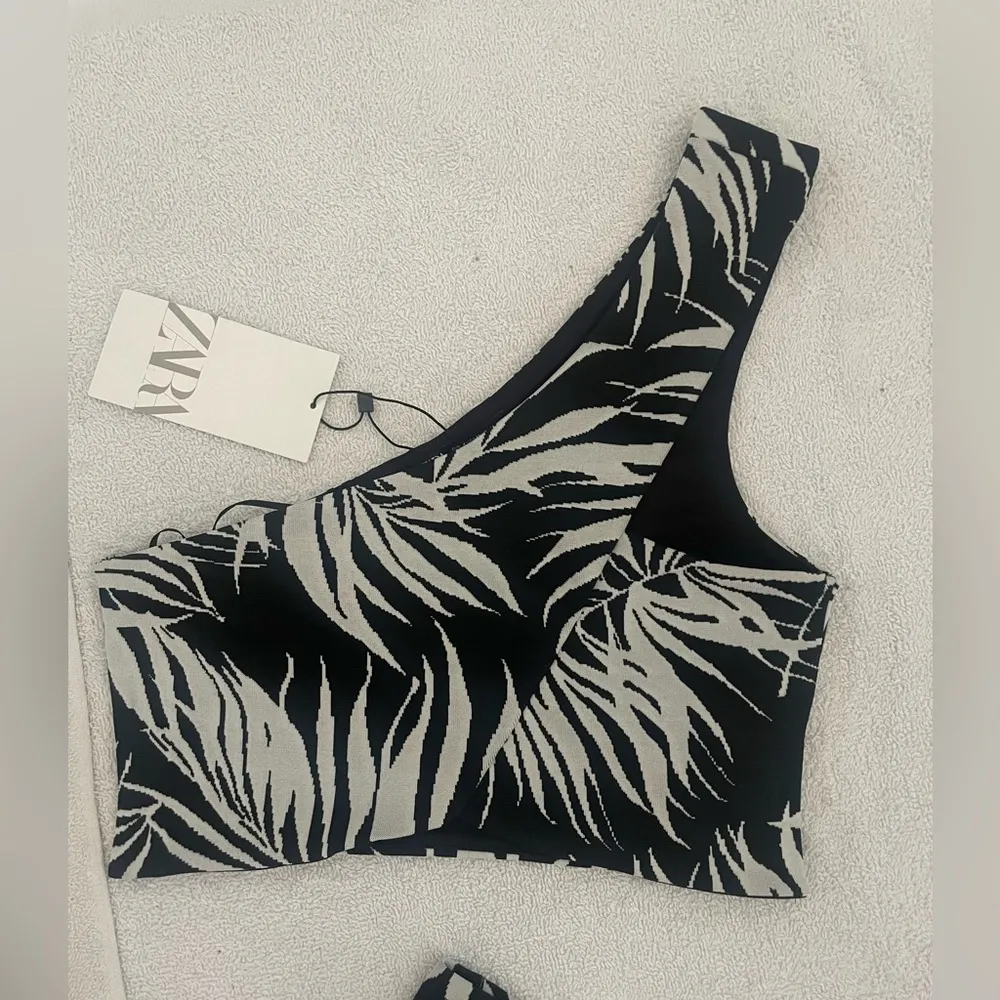 NWT  Jacquard Floral 2 Piece Set High Flare Pants & Crop Tank Top - Image 12