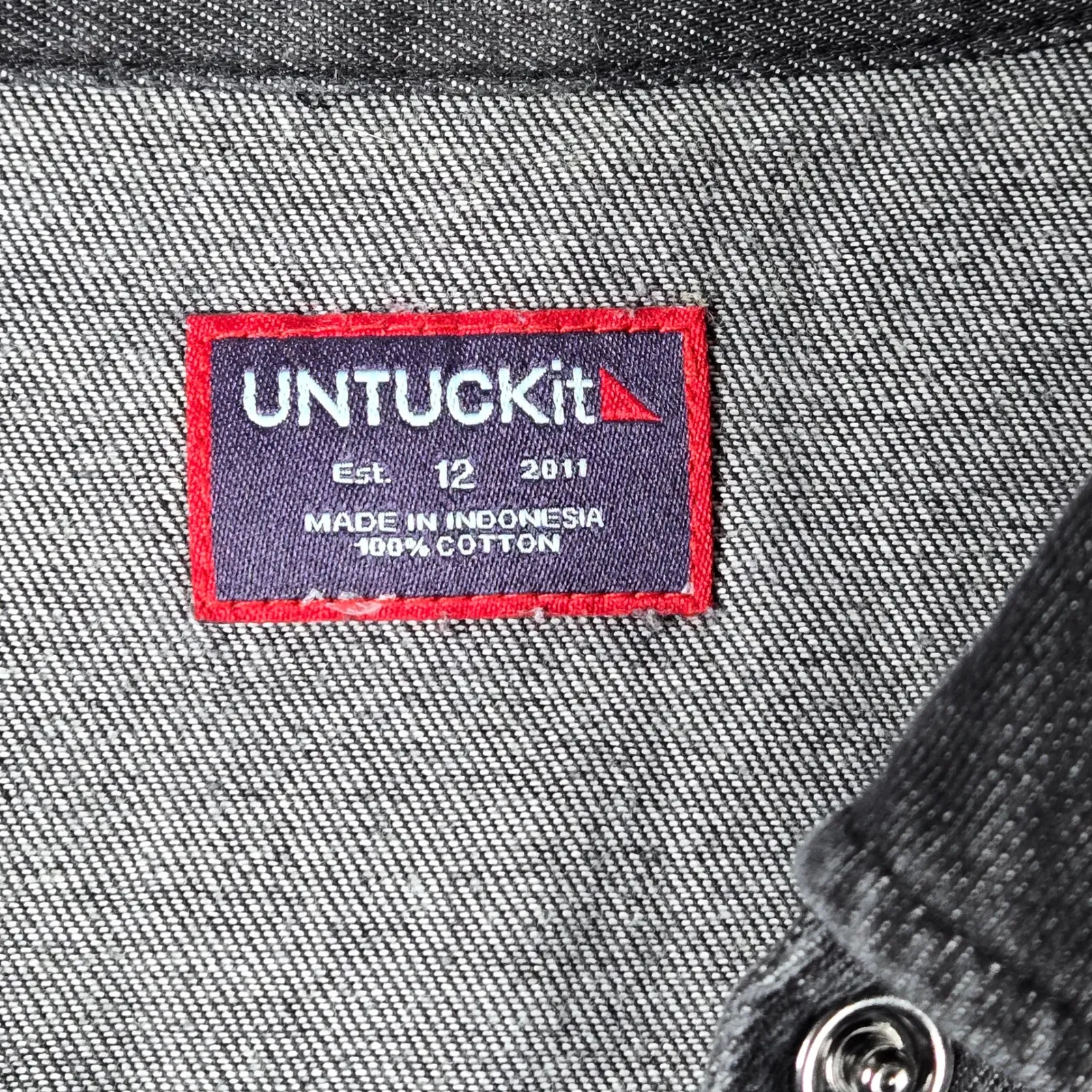 UNTUCKit Women Charcoal Gray Denim Western Pearl Snap Button Down Shirt Becky 12 - Image 4