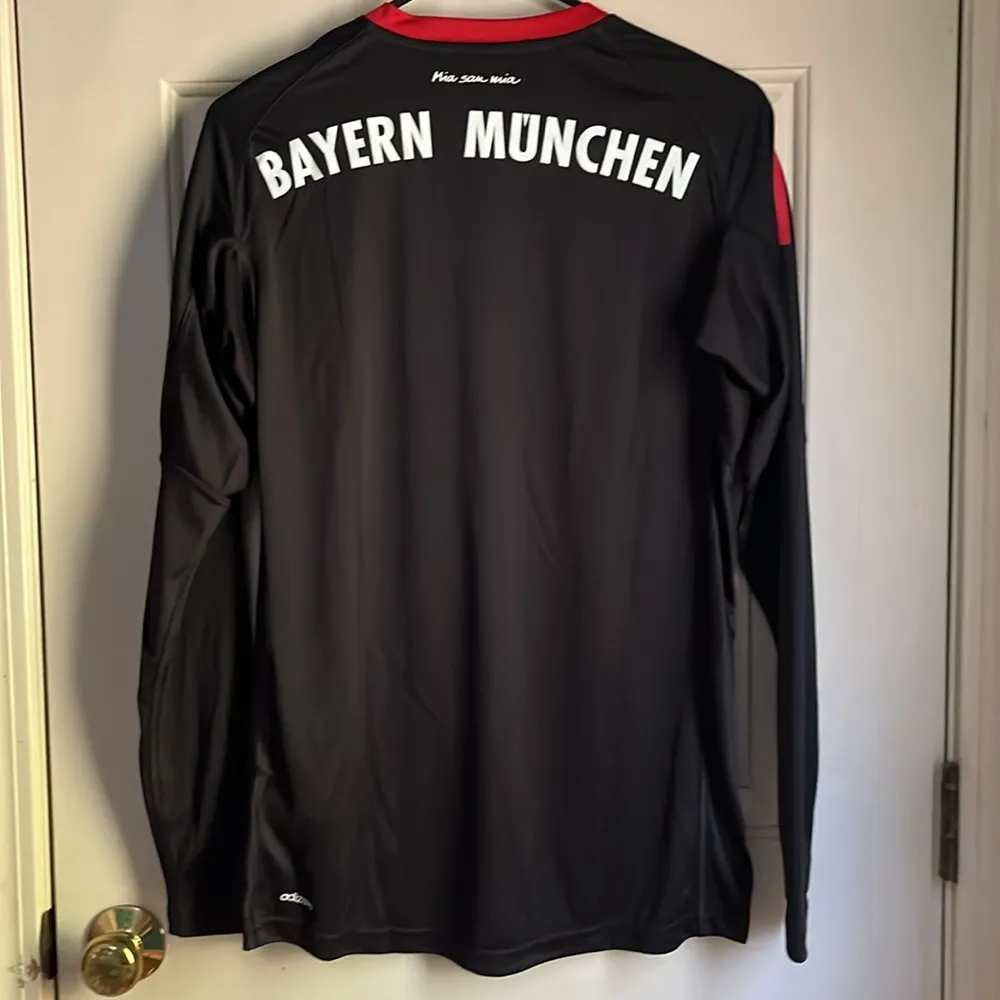 FC Bayern Munchen women’s XL long sleeve. GUC. - Image 4
