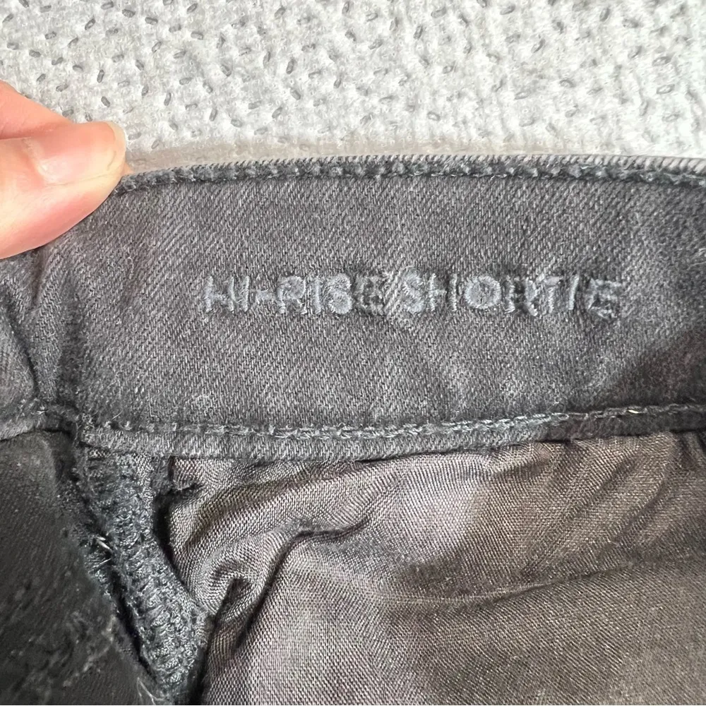 ⭐️ American Eagle Outfitters AEO Black Distressed Hi Rise Shortie Size 4 EUC - Image 5